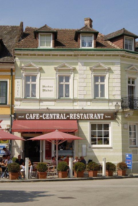 Madar Cafe Central Melk Exterior photo